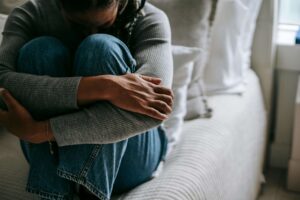 a woman is struggling with anxietty